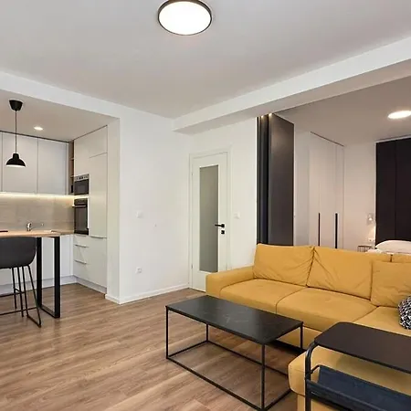 Lora Apartament