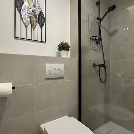 Apartament Lora *